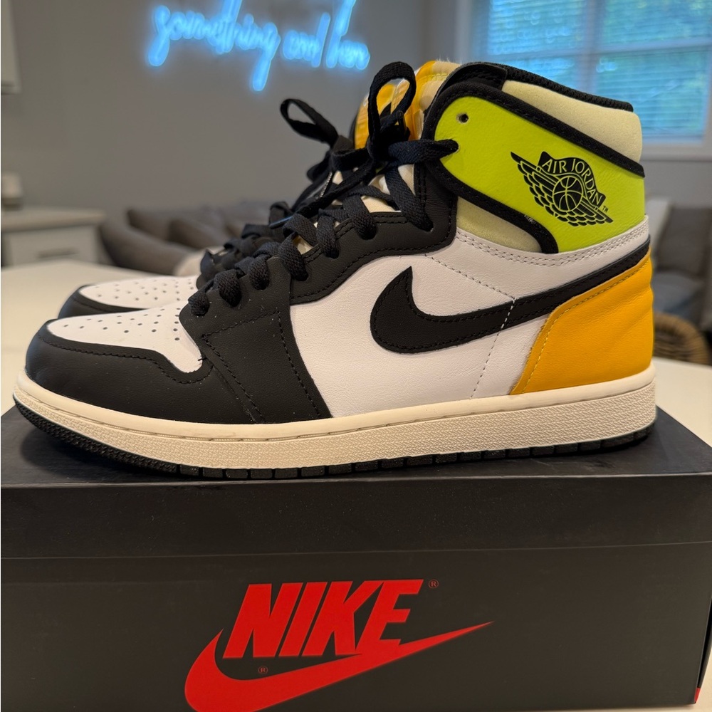Air Jordan 1 Retro High OG “Volt Gold”